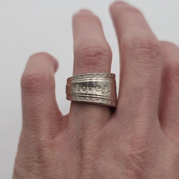 Size 8 Silver Tone Loved Word Spoon Ring A1984 - Picture 4 of 9